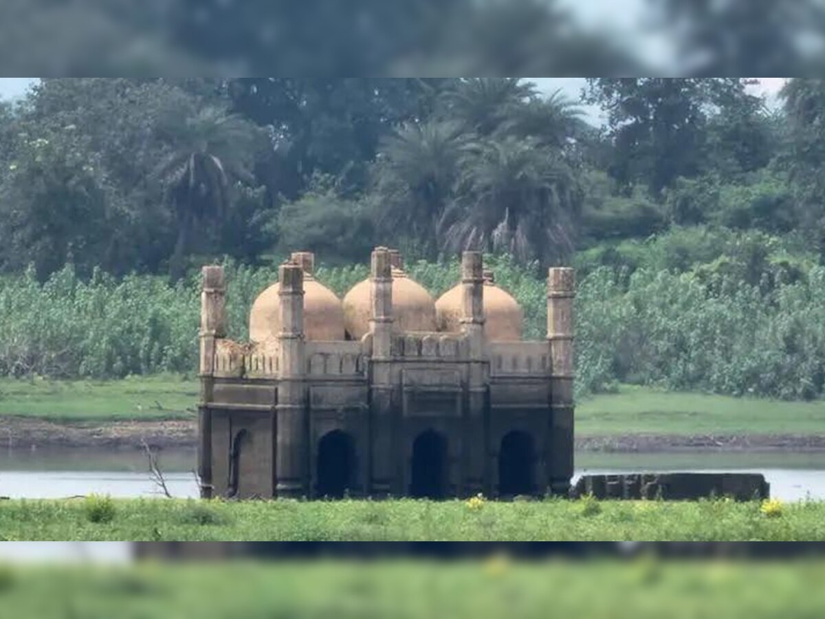 Bihar Nawada Masjid: 30 साल बाद पानी से बाहर आई मस्जिद; नजारा देखने के लिए उमड़ी लोगों की भीड़