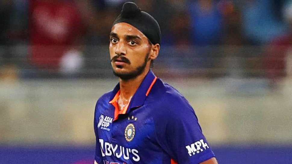 Arshdeep Singh Parents To Trollers india vs pakistan match asia cup 2022 |  ट्रोलर्स को अर्शदीप सिंह के माता-पिता का करारा जवाब, कहा- एक दिन सिर पर ...  | Hindi News