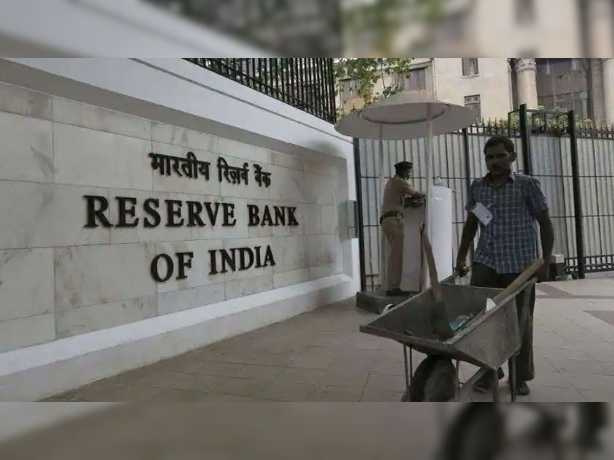 RBI Penalty on Banks: RBI की 5 बैंकों पर बड़ी कार्रवाई, लगाया लाखों का जुर्माना; कहीं आपका खाता तो नहीं