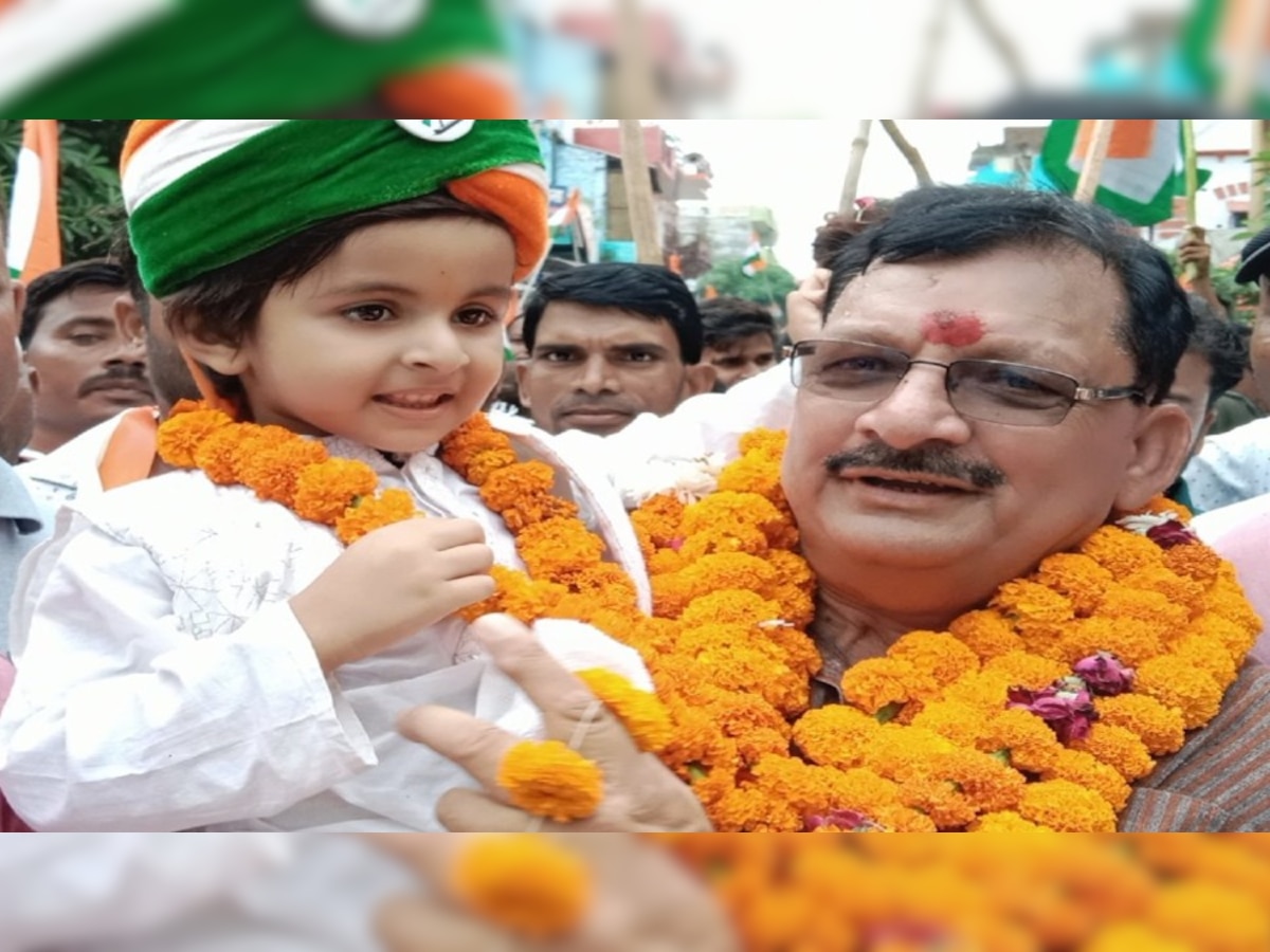 UP NEWS: चलती कार में BJP MLA अरविंद गिरि को आया हार्ट अटैक, डॉक्टरों ने किया मृत घोषित 