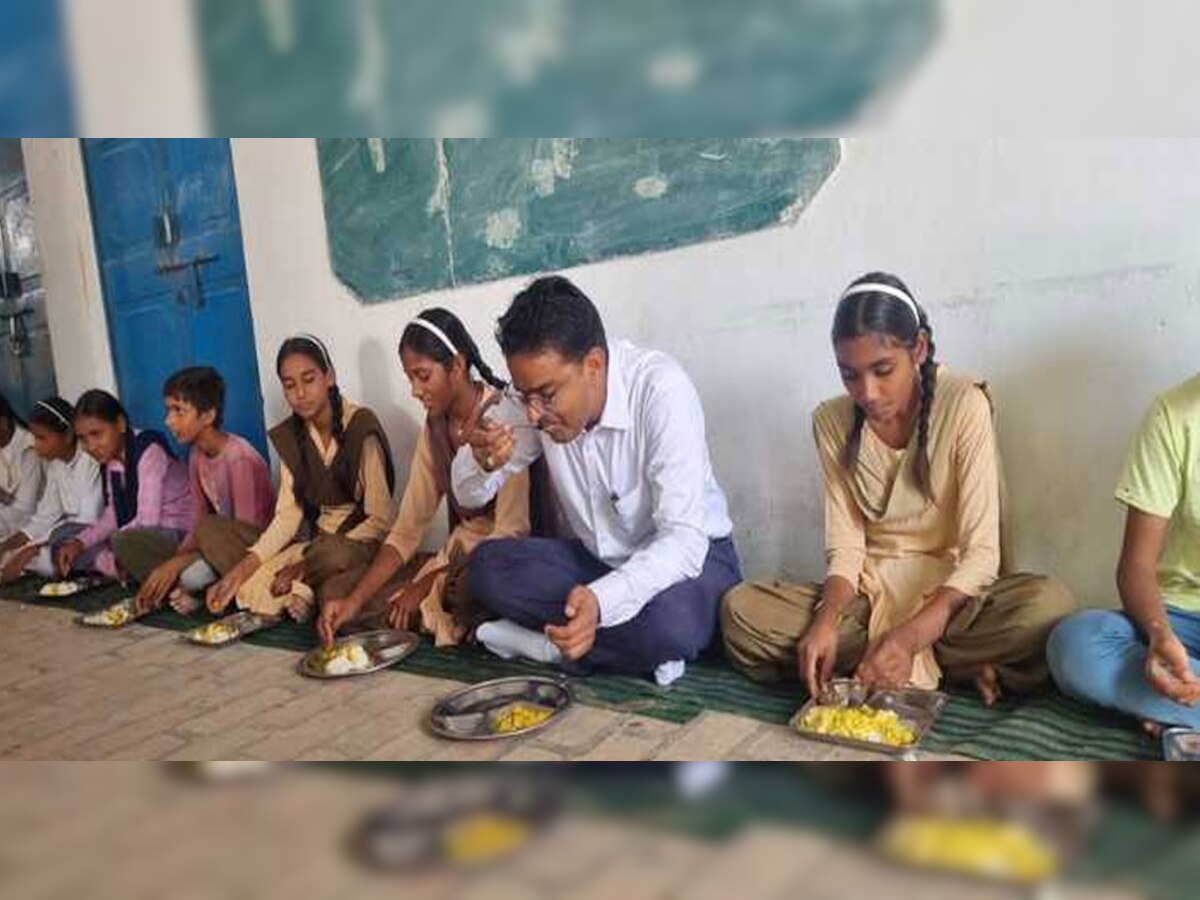 Hanumangarh : कलेक्टर ने राजकीय स्कूल में बच्चियों के साथ खाया मिड डे मील, कहा- दाल चावल बेहद स्वादिष्ट