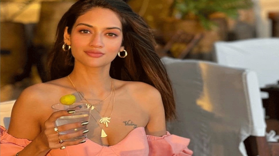 Nusrat Rouf Nusrat flaunting her new hot tattoo fans like very much | नुसरत जहां के ...