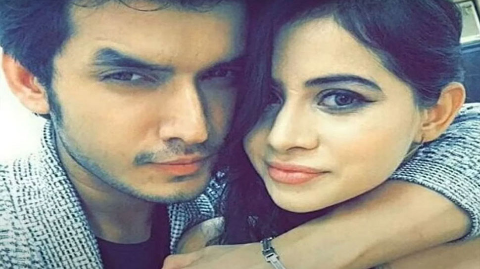 Urfi Javed Paras Kalnawat: उर्फी ने दूसरी लड़की के साथ शेयर की एक्स बॉयफ्रेंड पारस कलनावत की फोटो, लिख दी ऐसी बात Urfi Javed Paras Kalnawat: उर्फी ने दूसरी लड़की के साथ शेयर की एक्स बॉयफ्रेंड पारस कलनावत की फोटो, लिख दी ऐसी बात