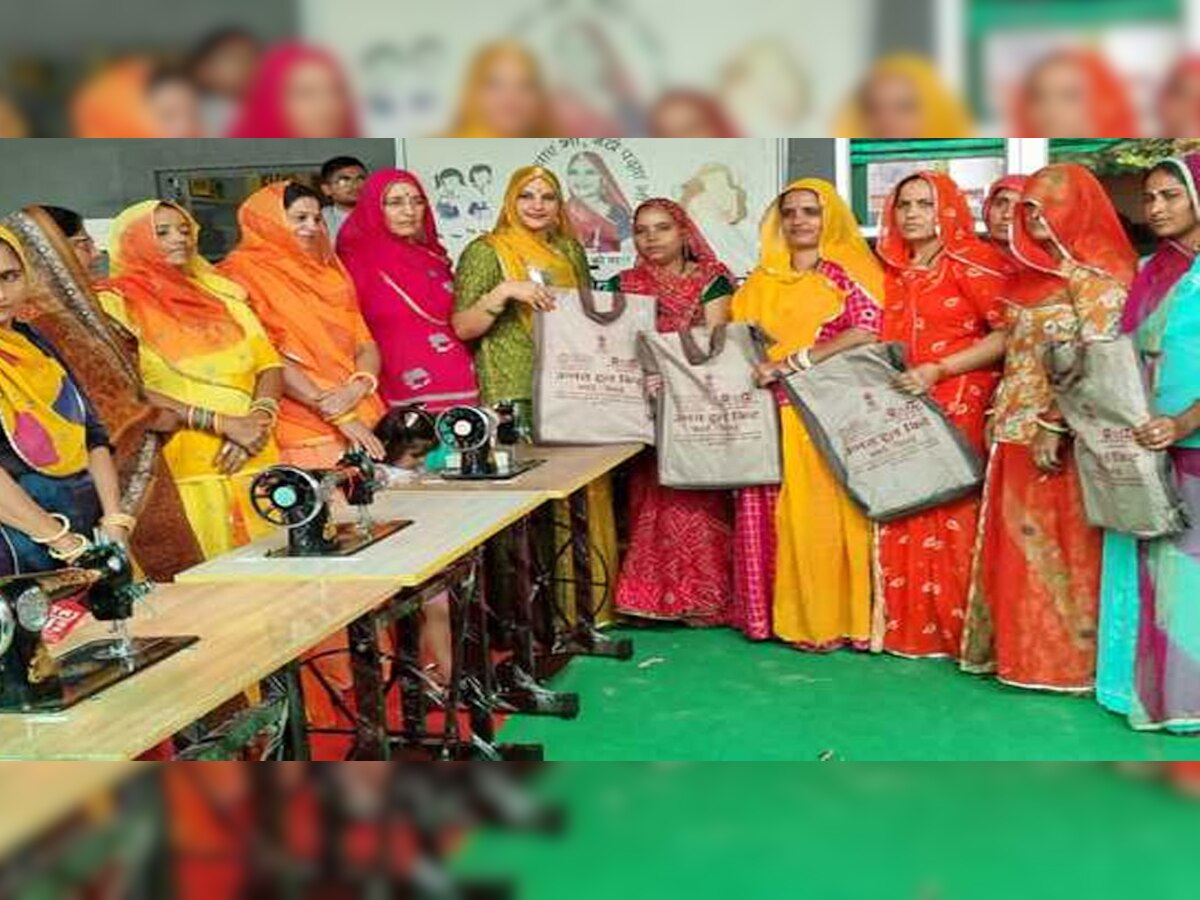Barmer : 40 महिला दस्तकारों को मिली निःशुल्क सिलाई मशीनें, रूमादेवी क्राफ्ट सेंटर पर कार्यक्रम