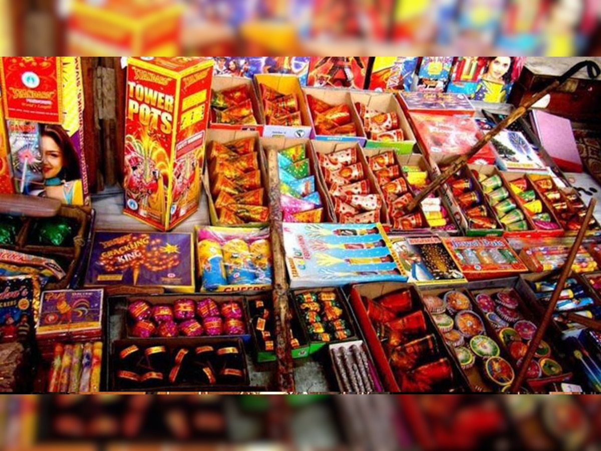 Firecrackers Ban: दिल्ली सरकार का प्रदूषण पर बड़ा फैसला, पटाखों पर 1 जनवरी 2023 तक पूरी तरह बैन