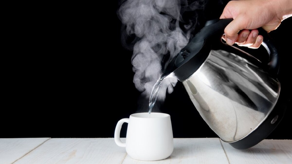 Hot Water Myth does warm water drinking more harm than benefit garam pani  pine ke fayde aur nuksan sdmp । Hot Water Myth: क्या गर्म पानी पीने से  फायदों से ज्यादा होते