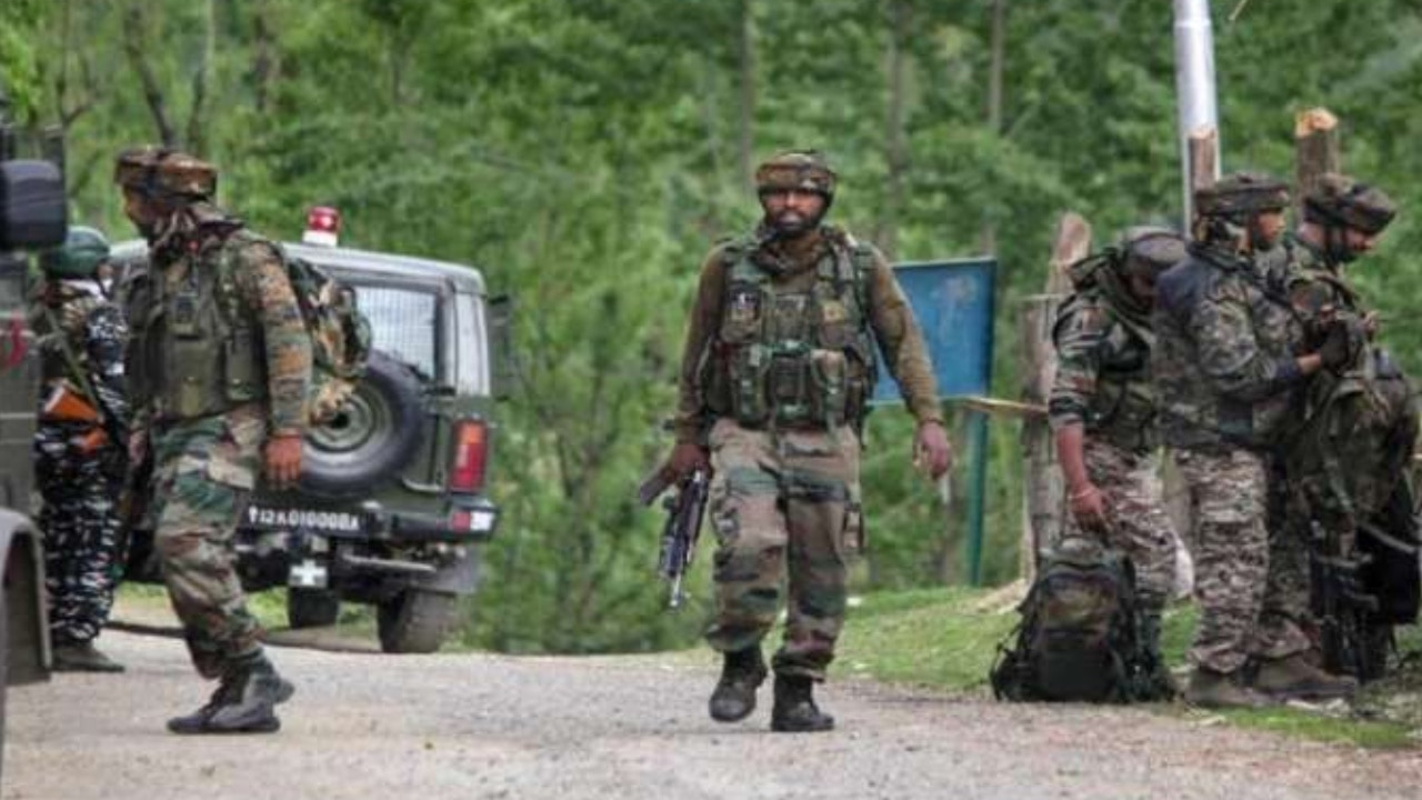 जम्मू-कश्मीरः बुधवार को आतंकियों पर कड़ा प्रहार, अनंतनाग में 2 ढेर, शोपियां में 2 गिरफ्तार