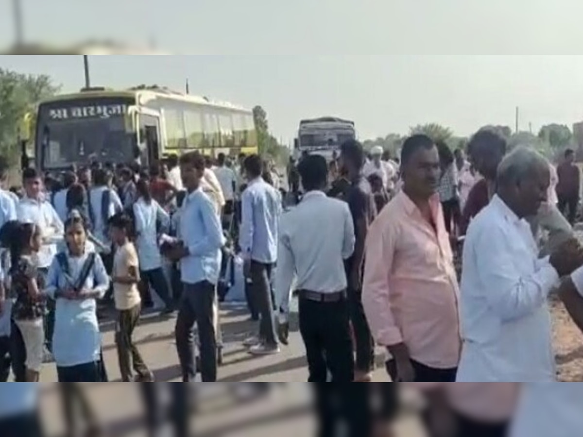 Jodhpur news:  स्कूल में शिक्षकों की कमी से नाराज ग्रामीणों ने स्टेट हाईवे जाम किया