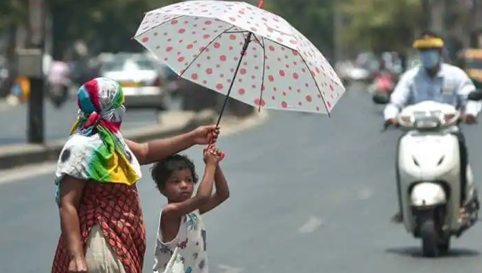 Delhi Weather: दिल्ली में आज उमस भरा रहेगा दिन, जानें क्या है मौसम का अपडेट