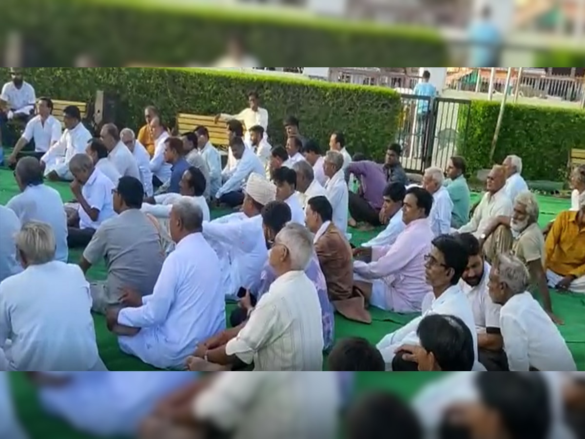 Sujangarh : कांग्रेस की सर्वधर्म प्रार्थना सभा में कार्यकर्ताओं में तकरार, पार्टी की मजबूती पर हो रही थी चर्चा