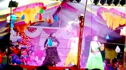 गणेश उत्सव आयोजन में नचवाईं 14 बार बालाएं, लोगों ने रातभर उड़ाए पैसे