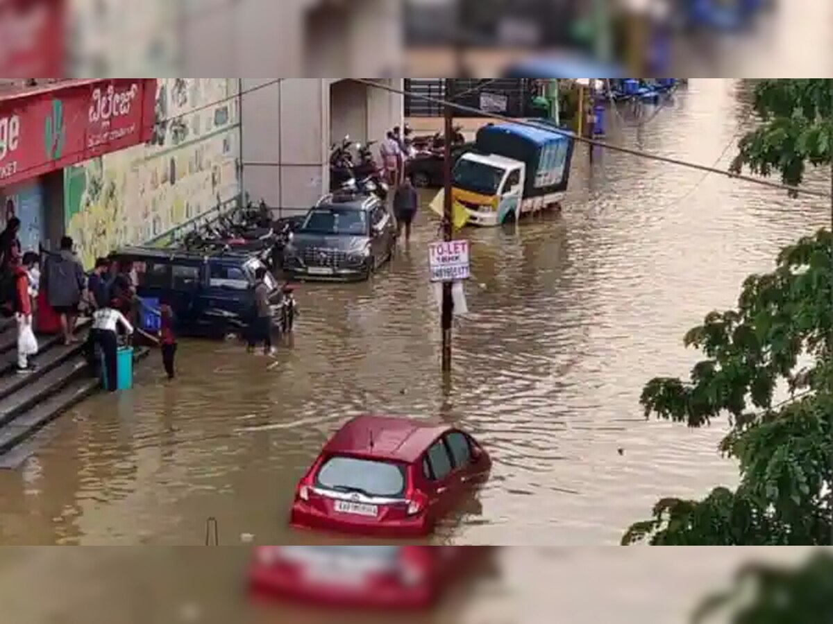 Car Policy: बाढ़-बारिश में कार के नुकसान की इंश्योरेंस से भरपाई? ये हैं बेस्ट Car मेंटेनेंस पैकेज और इंश्योरेंस