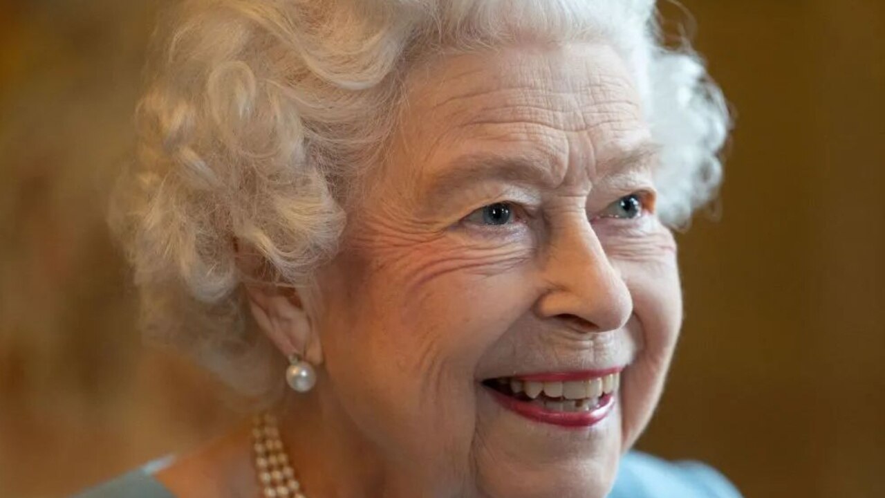 नहीं रहीं महारानी एलिजाबेथ, स्कॉटलैंड में अपने आवास पर ली अंतिम सांस