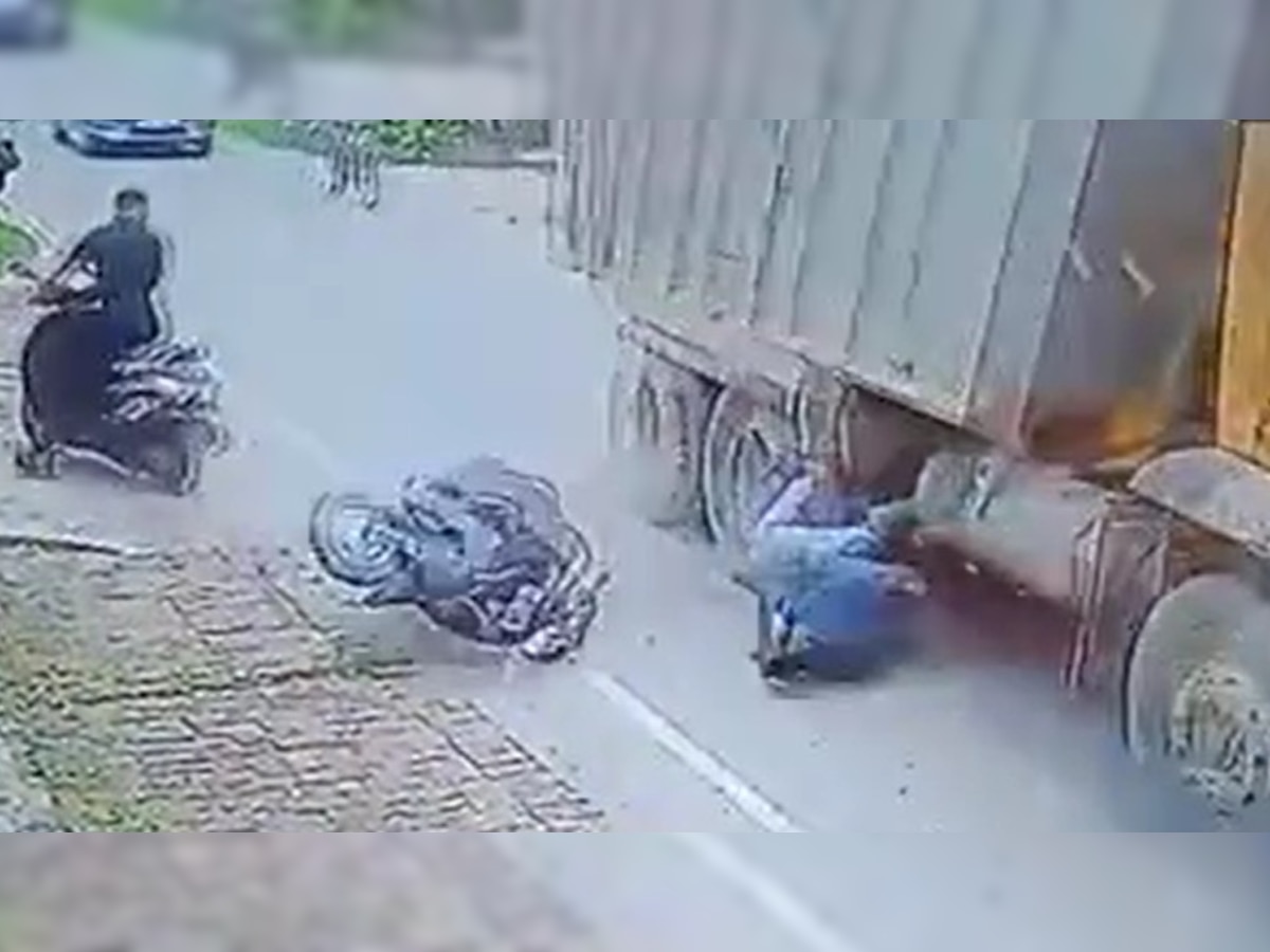 गोरखपुर सड़क हादसा : छोटी सी गलती ने ले ली छात्र की जान, खौफनाक CCTV फुटेज सामने आया