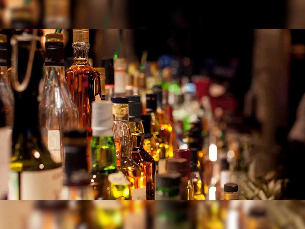 केजरीवाल की शराब नीति UP वालों को पड़ी भरी, 35 लाख की शराब, 235 को भेजा गया जेल