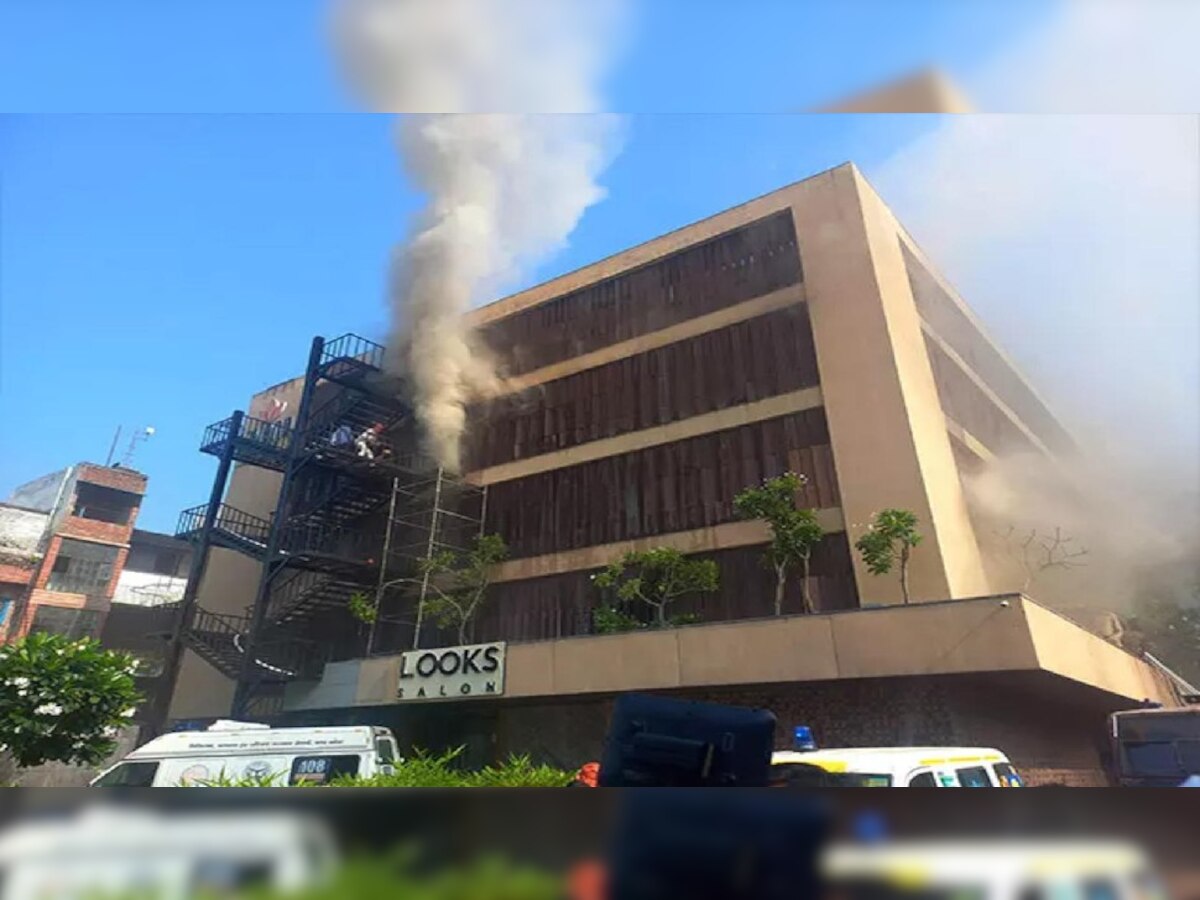 Levana Hotel Fire: सीएम योगी का बड़ा एक्शन, 19 अधिकारियों के खिलाफ निलंबन की कार्रवाई