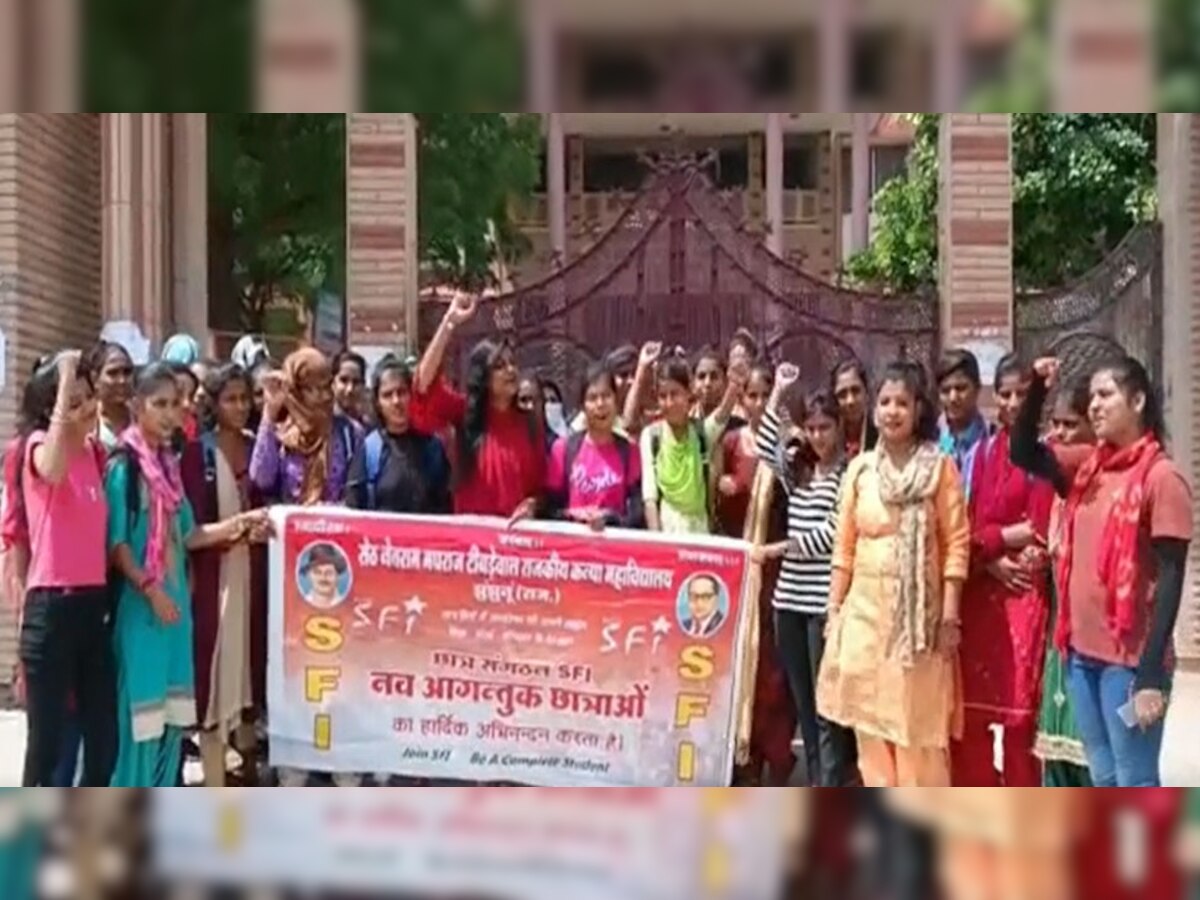 Jhunjhunu: एनएमटी कॉलेज में लाइब्रेरी खुलवाने की मांग, छात्रसंघ अध्यक्ष हेमलता शर्मा के नेतृत्व में प्रदर्शन