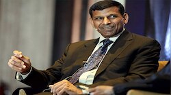 सरकार की इस स्कीम के कारण भारत में महंगा मिलता है iPhone, रघुराम राजन ने खोली पोल!