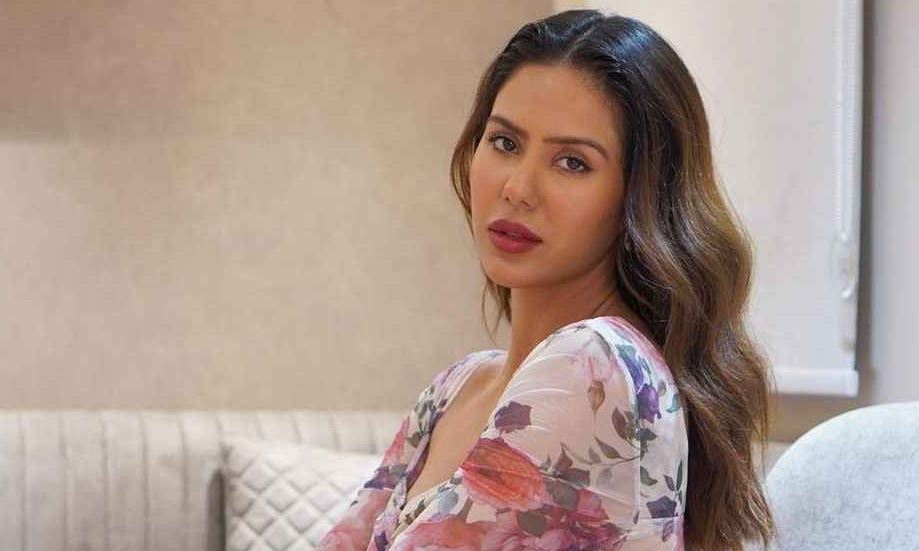 Sonam Bajwa Photos: देखिए देसी सोनम बाजवा का विदेशी अवतार, बोल्डनेस में पूनम पांडे को दी मात