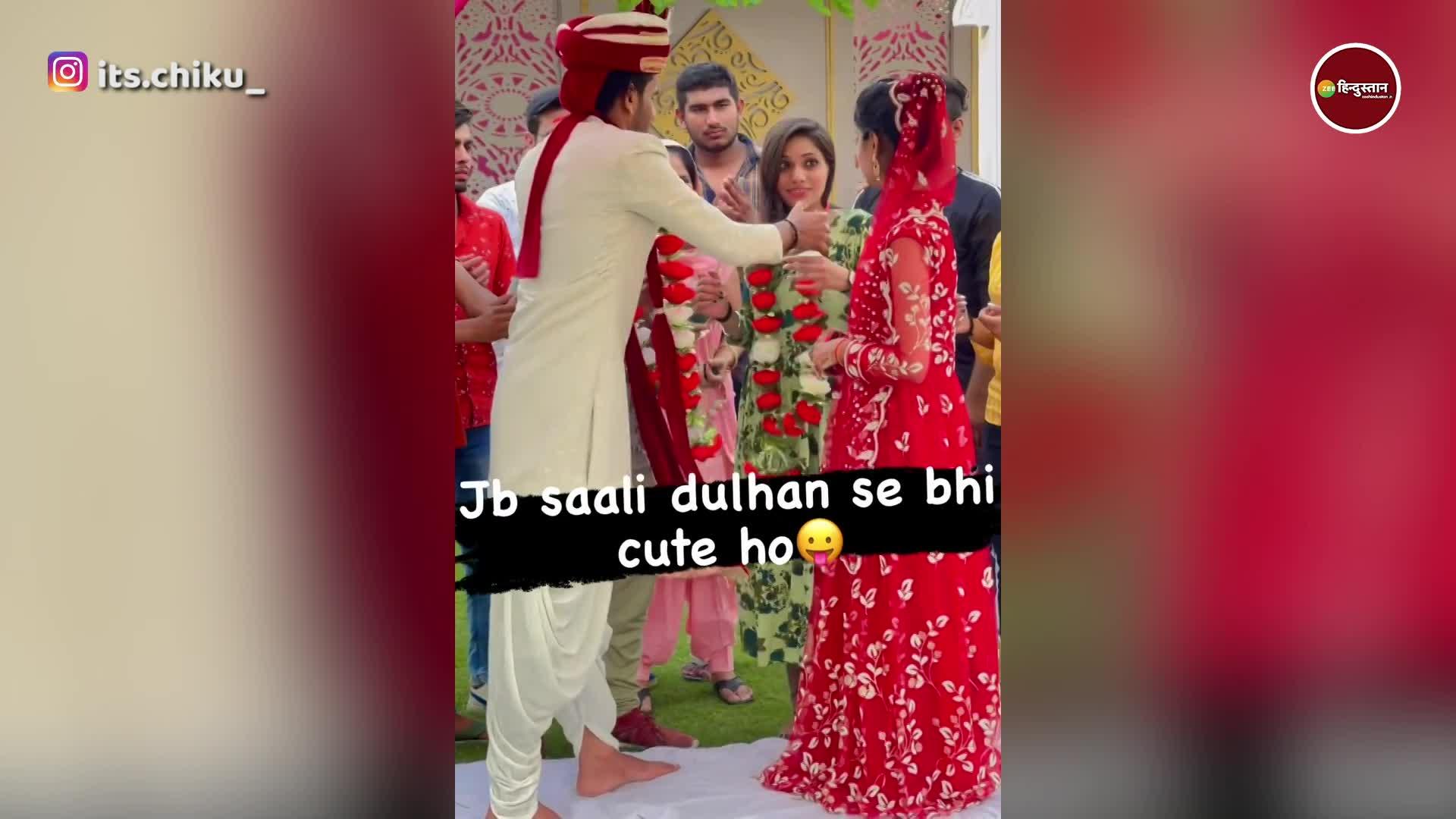 groom instead putting the garland in brides neck chosesw to put in