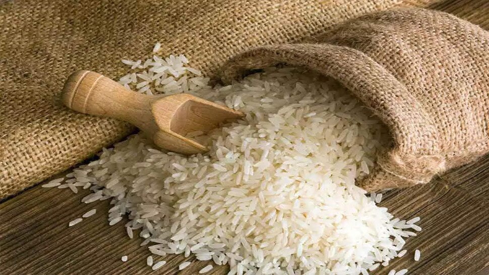 Vastu Tips For Kitchen: किचन में इन 5 चीजों को खत्म होने ना दे नाराज हो जाती हैं मां लक्ष्मी, अमीर भी हो जाते हैं गरीब 3 Vastu Tips For Kitchen