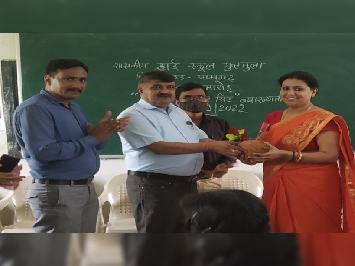 English in Chhattisgarhi: छत्तीसगढ़ी में अंग्रेजी पढ़ा मशहूर हुई शिक्षिका, CM ने कलेक्टर को सम्मान करने भेजा
