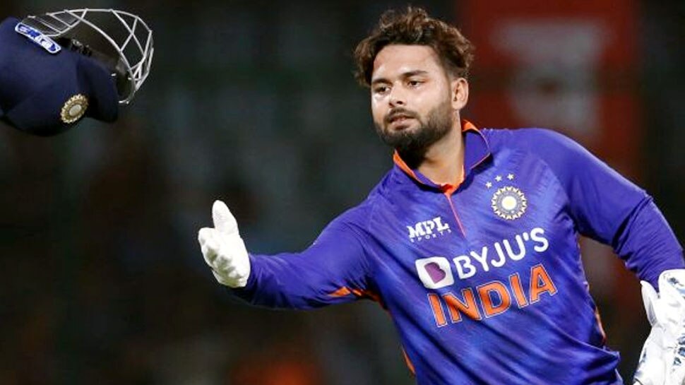 Irfan Pathan Playing XI: Rishabh Pant not in Irfan pathan playing xi for India vs Pakistan t20 World Cup match | ICC T20 World Cup: भारत-पाकिस्तान में होगा टी20 वर्ल्ड कप का 'महामुकाबला', इस दिग्गज ने ऋषभ पंत को ही कर दिया प्लेइंग-XI से बाहर - Vimarsana News
