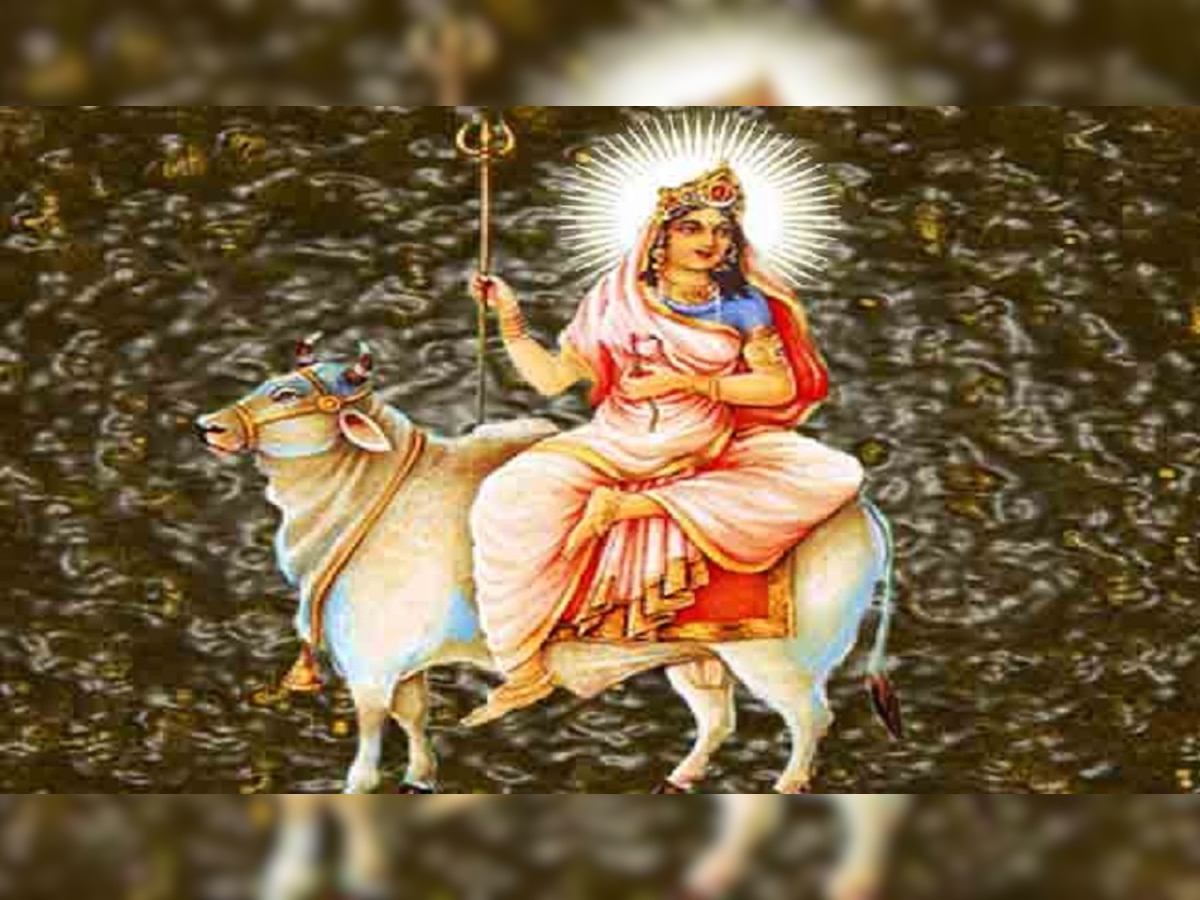 Navratri Puja 2022: नवरात्र की पहली देवी हैं मां शैलपुत्री, इस खास मंत्र से करें पूजा