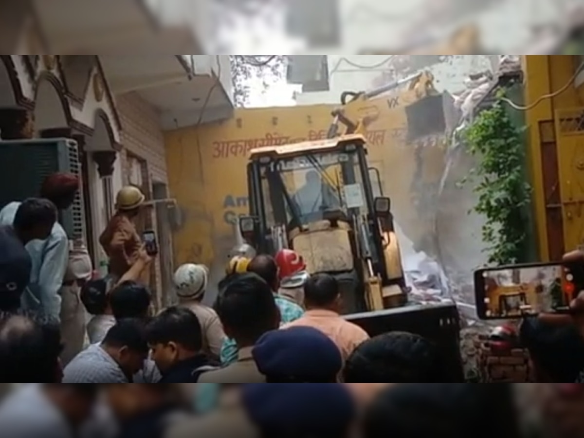 Gokulpuri Building Collapse: गोकुलपुरी में बड़ा हादसा, दोमंजिला मकान गिरने से 2 लोगों की मौत