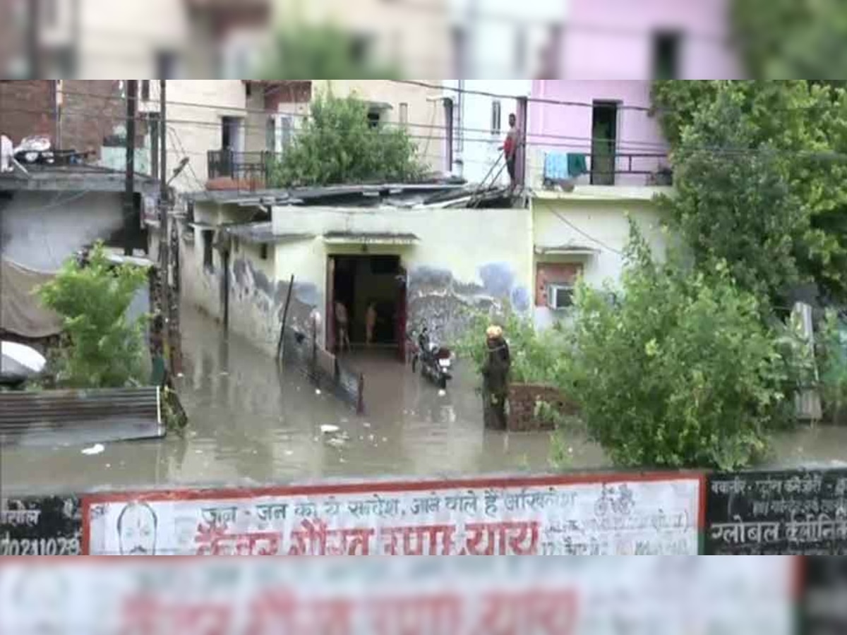 Lucknow Rains: लखनऊ में भारी बारिश, दीवार गिरने से 9 की मौत, प्रशासन ने लोगों को घर में ही रहने की दी सलाह