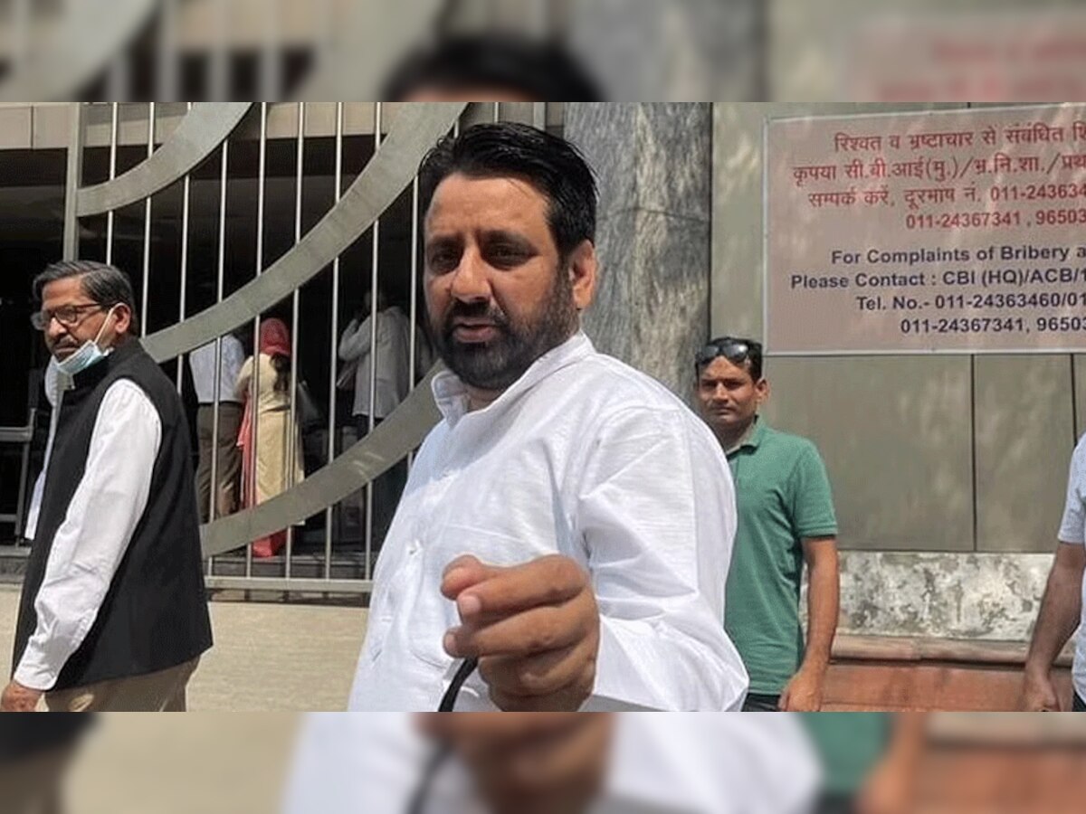 अमानतुल्लाह खान की गिरफ्तारी पर हंगामा, रिश्तेदारों पर भी केस दर्ज 