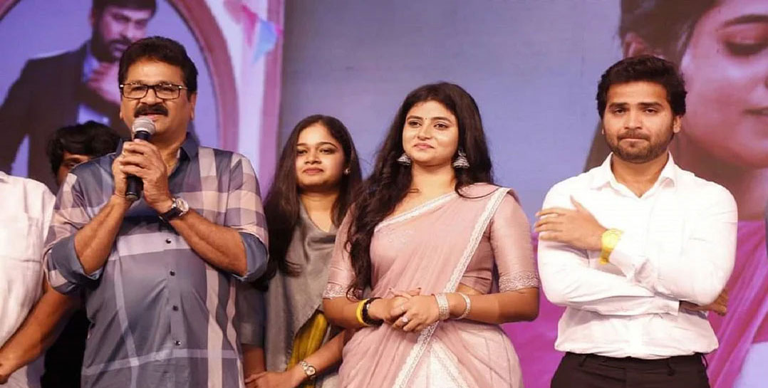 First day first show actress sanchita basu enters Tamil film industry  Chiranjeevi Allu Arjun praised bihar girl | Sanchita Basu: जब फेमस हीरोइन  बनकर अपने शहर पहुंची 12वीं की ये छात्रा, इस