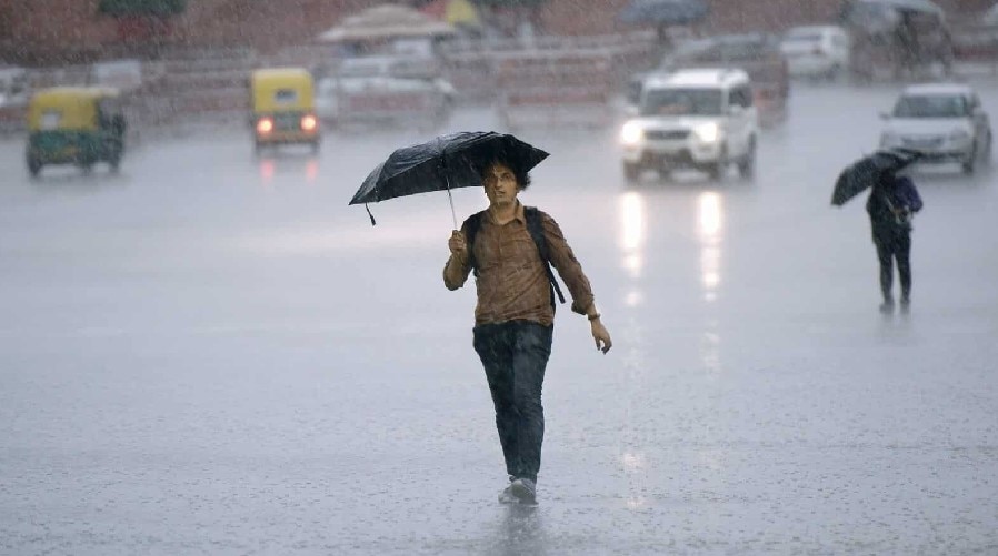 Delhi Weather: दिल्ली में फिर बारिश के आसार, ठंड को लेकर आया ये बड़ा अपडेट