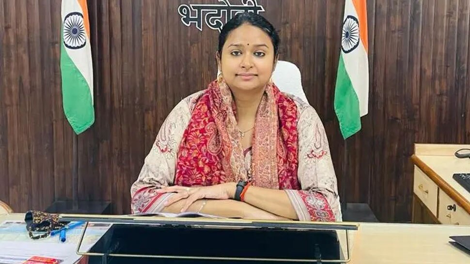 up-ias-officers-transferred-ghazipur-dm-aryaka-akhoury-had-imposed-a
