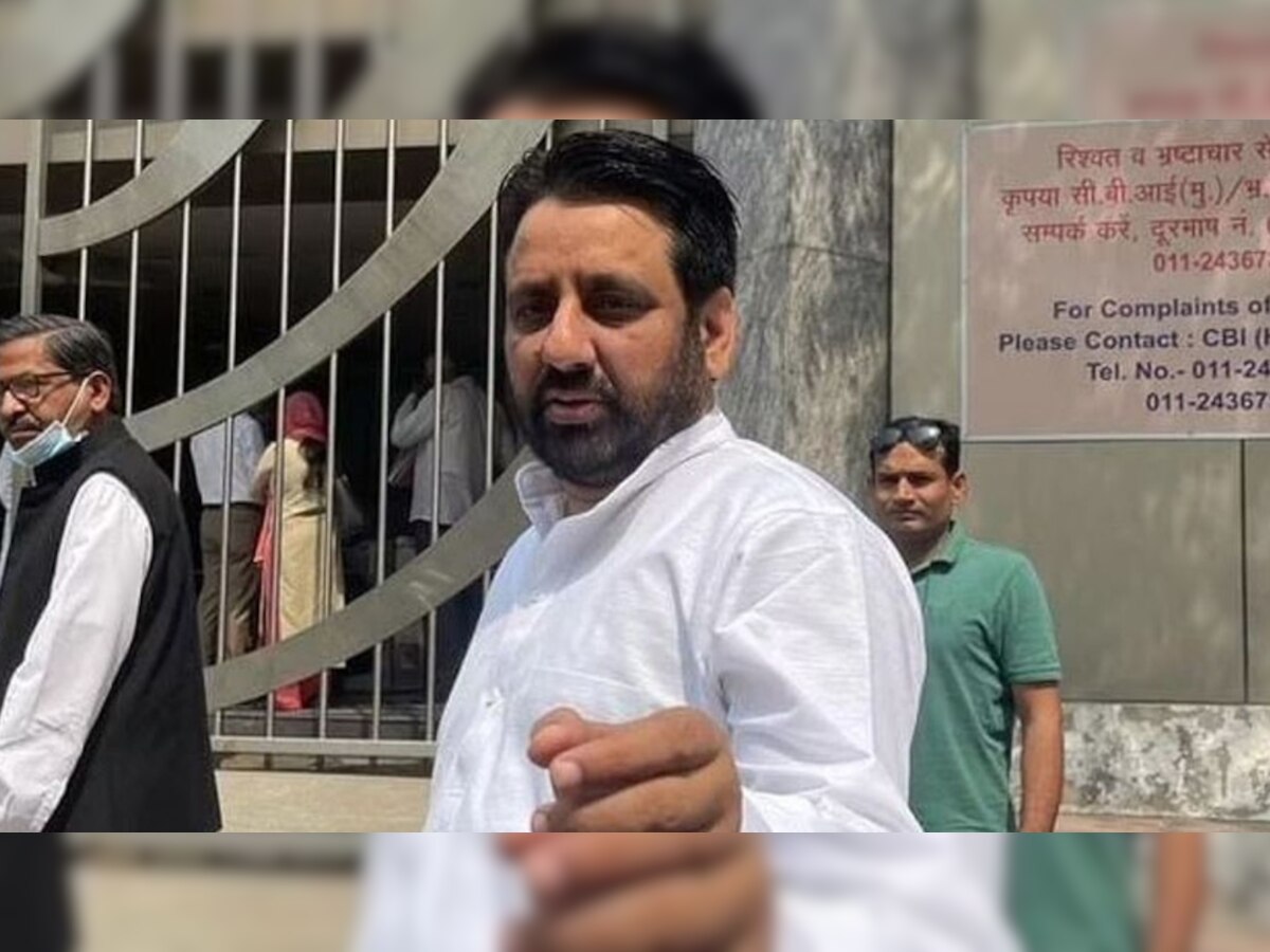 Amanatullah Khan: दिल्ली पुलिस ने आप विधायक अमानतुल्लाह खान के चार सहयोगियों को किया गिरफ्तार, जानें पूरा मामला