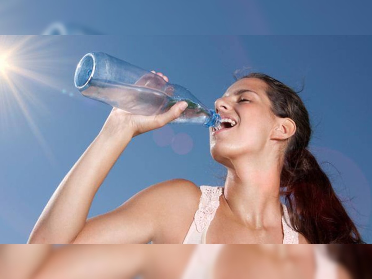 Dehydration Signs: पानी की कमी होते ही शरीर बजा देता है अलॉर्म, इन संकेतों पर दें ध्यान