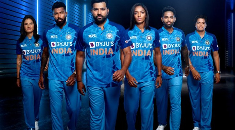 T20 विश्वकप के लिये लॉन्च हुई भारतीय टीम की नई जर्सी, पहली बार देखने को मिला यह नजारा