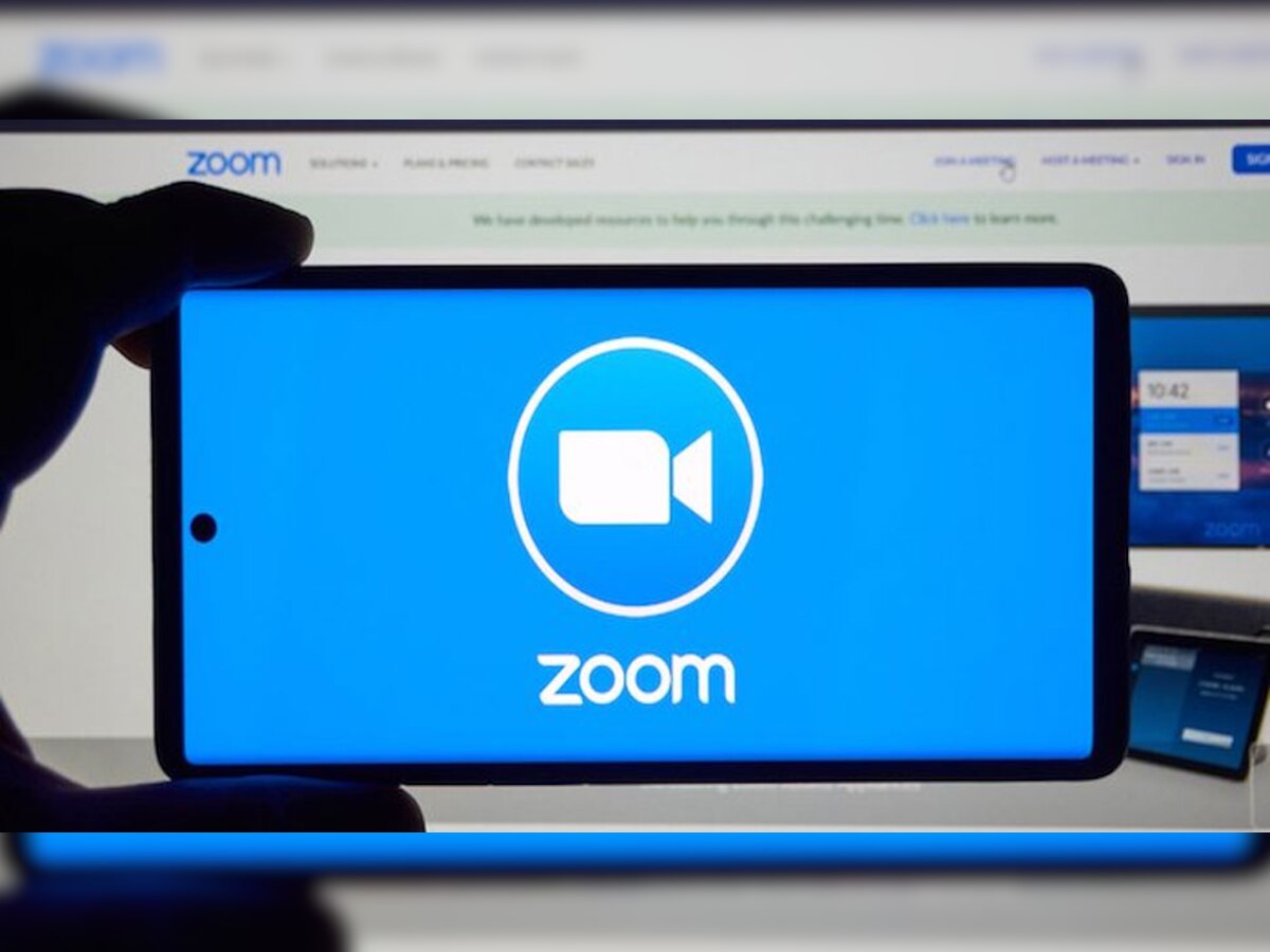 Zoom App का करते हैं इस्तेमाल तो हो जाएं सावधान! हैकर्स के अटैक से बचने के लिए करें ये काम, सरकार ने दी चेतावनी 