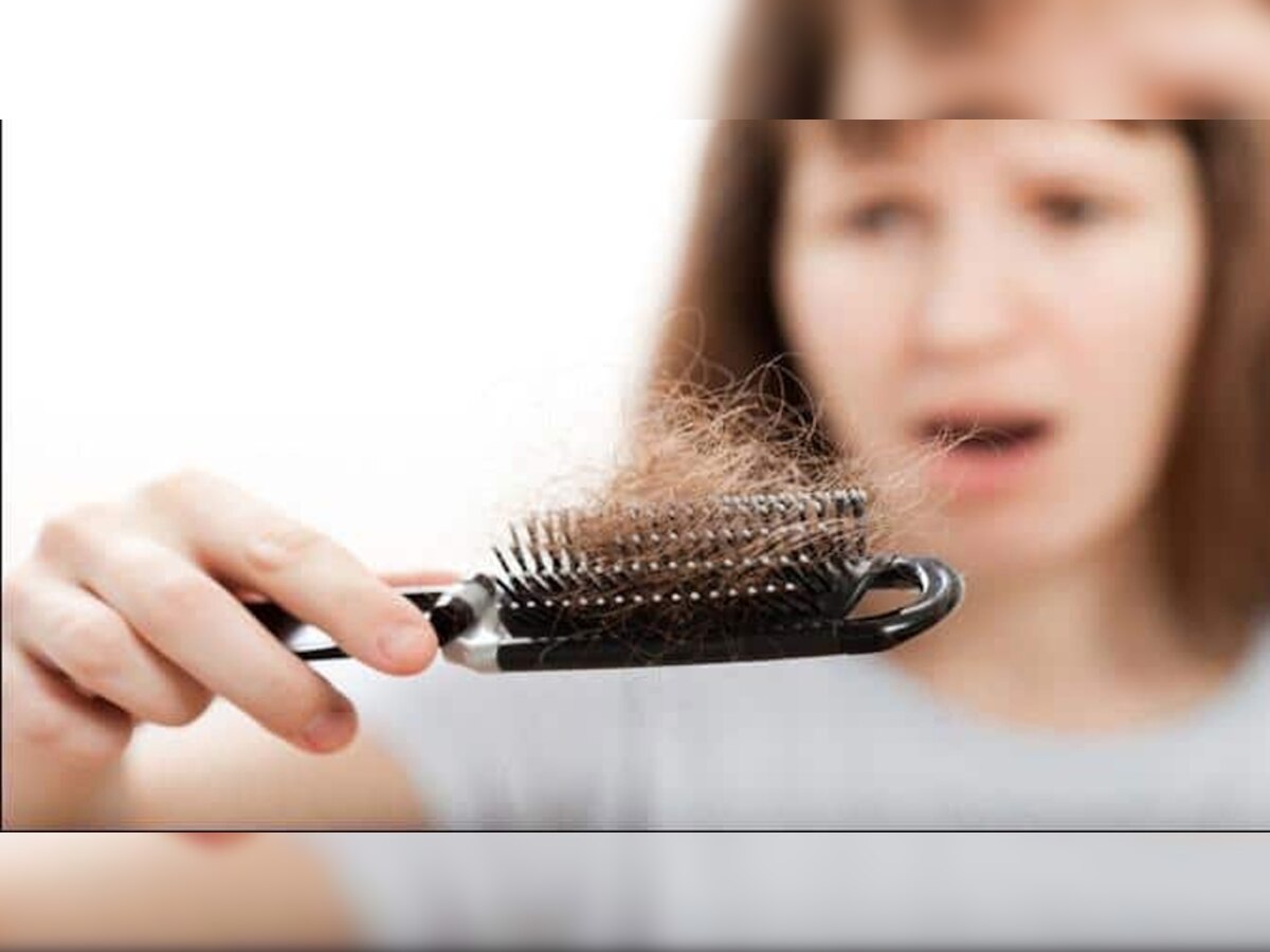 Hair Loss Problem: बाल टूटने और झड़ने से हैं परेशान तो अपनाएं ये रामबाण समाधान