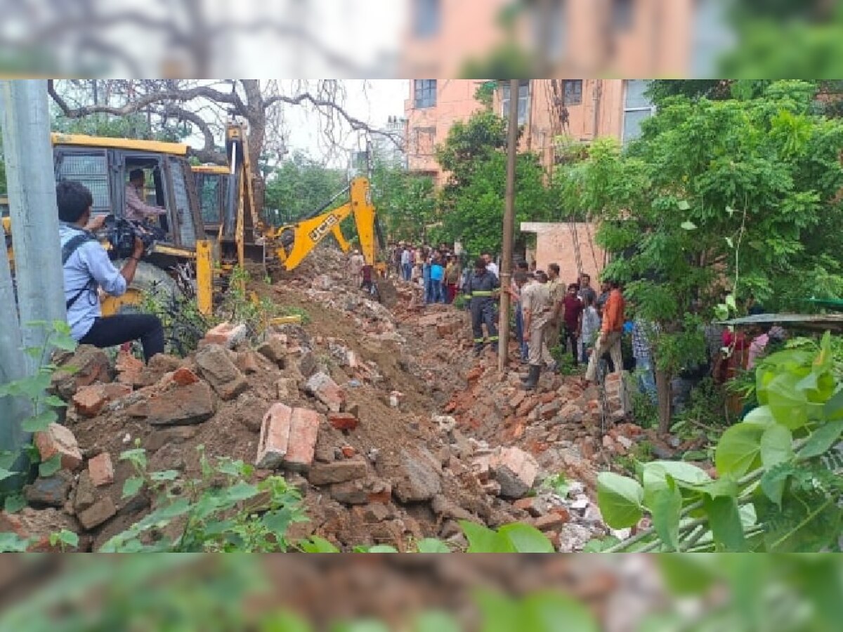 Noida wall collapses: ନୋଏଡ଼ାରେ ଭୁଶୁଡ଼ିଲା କାନ୍ଥ, ଚାଲିଗଲା ୪ ଜୀବନ