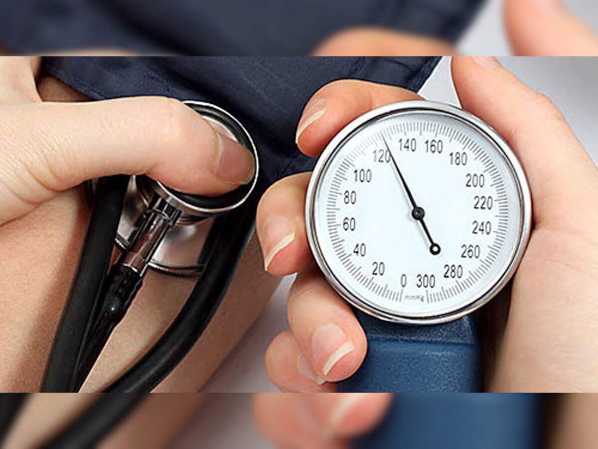 High Blood Pressure: बढ़ रहा है हाई बीपी का खतरा, इन आदतों को जल्द करें दूर