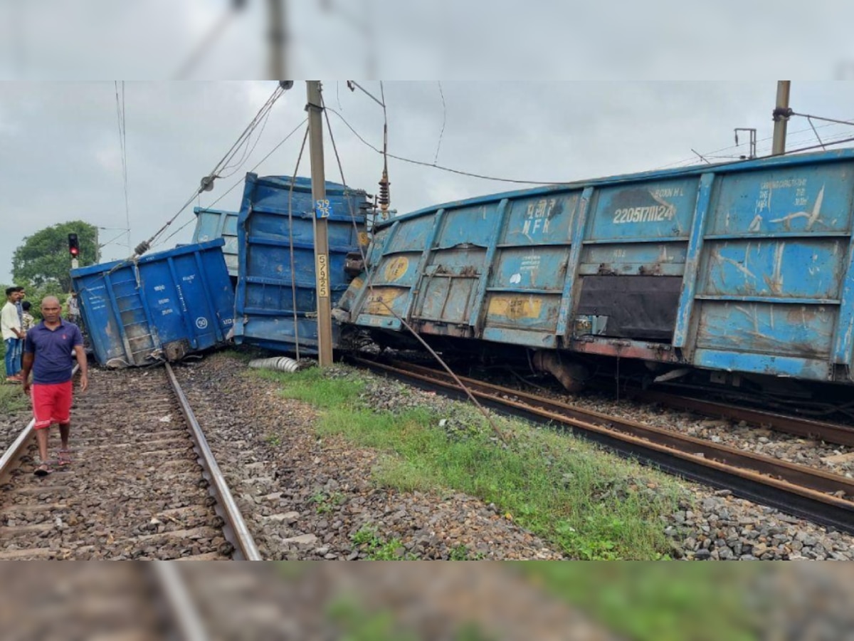 Bihar News: सासाराम में पटरी से उतरी मालगाड़ी, जानें कौन से रेल रूट्स हुए प्रभावित?