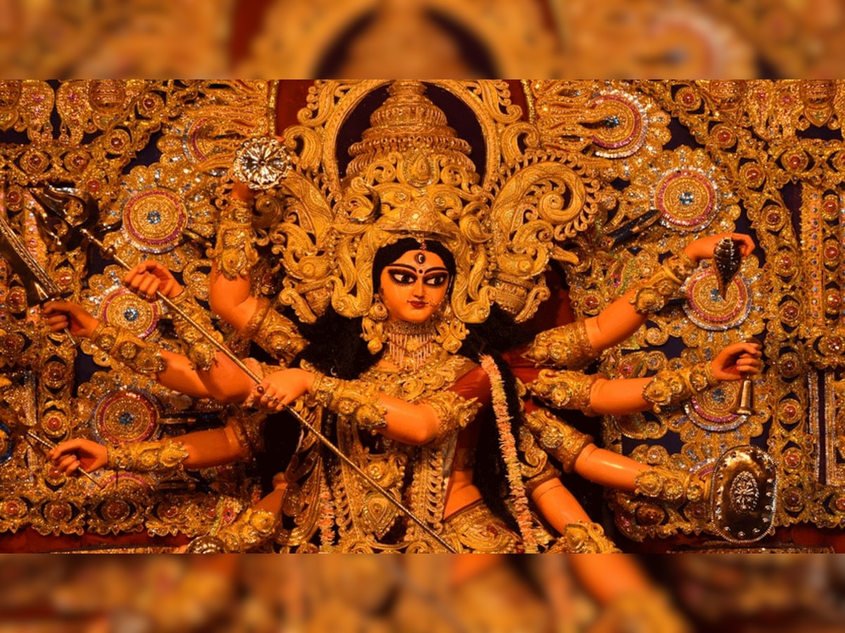 Durga Puja 2022: मां दुर्गा के हाथों में हैं कौन से शस्त्र? किन देवताओं ने किए थे भेंट, जानें पूरी कहानी