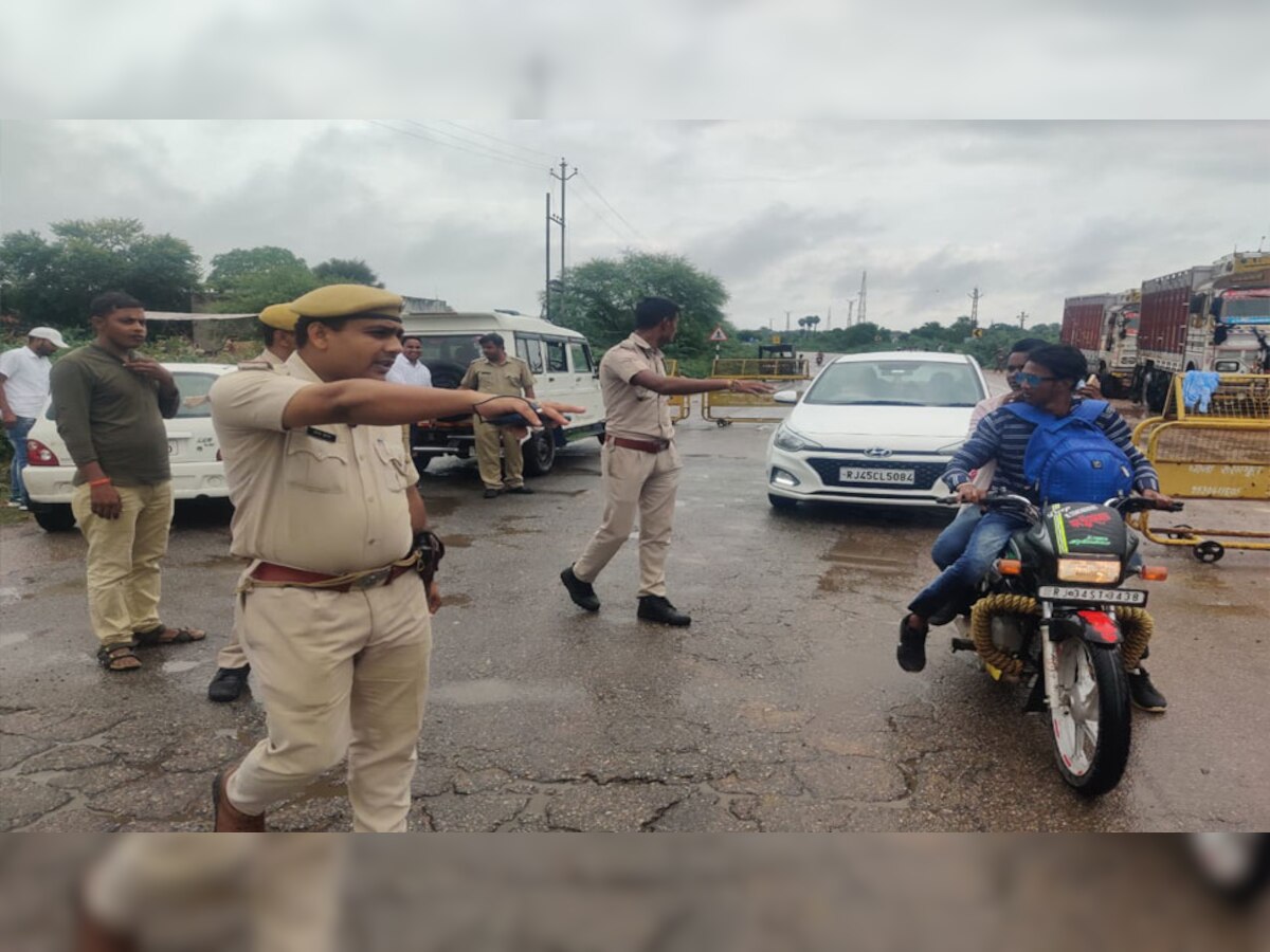 बसेड़ी पुलिस ने वाहन चेकिंग कर नियमों की अवेहलना करने वालों के खिलाफ की कारवाई