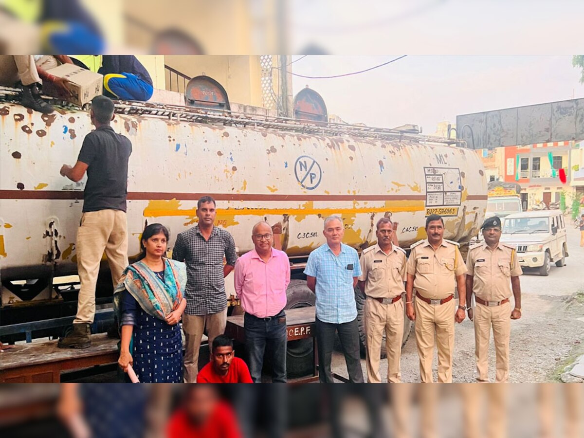 उदयपुर: टैंकर में छिपाकर रखे हुए अवैध शराब के 445 डिब्बे बरामद, ड्राइवर गिरफ्तार