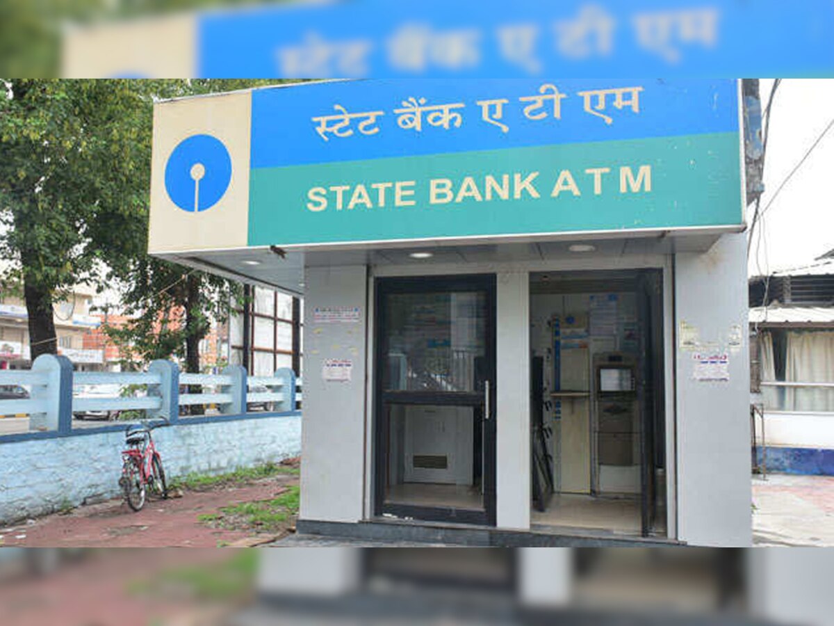 ATM को लुटेरों ने उखाड़ा और फिर ₹12 लाख की पूरी मशीन लेकर भागे; फिर हुआ कुछ ऐसा