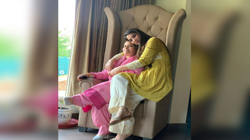 डॉ.महरीन ने की सगाई 