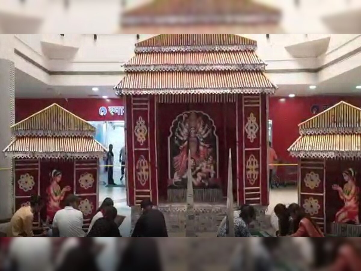 Durga Puja : सीनियर फैलोशिप मूर्तिकार अवार्डी मारकंडे जज्वाड़े 12 हजार न्यूजपेपरों से बना रहे देवी दुर्गा का पंडाल