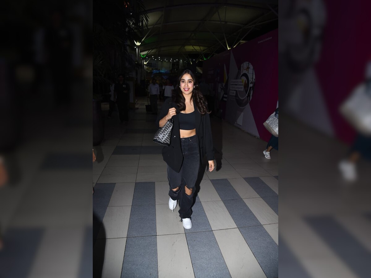 Janhvi Kapoor Outing In Bold Look Janhvi Kapoor Late Night Sizzling