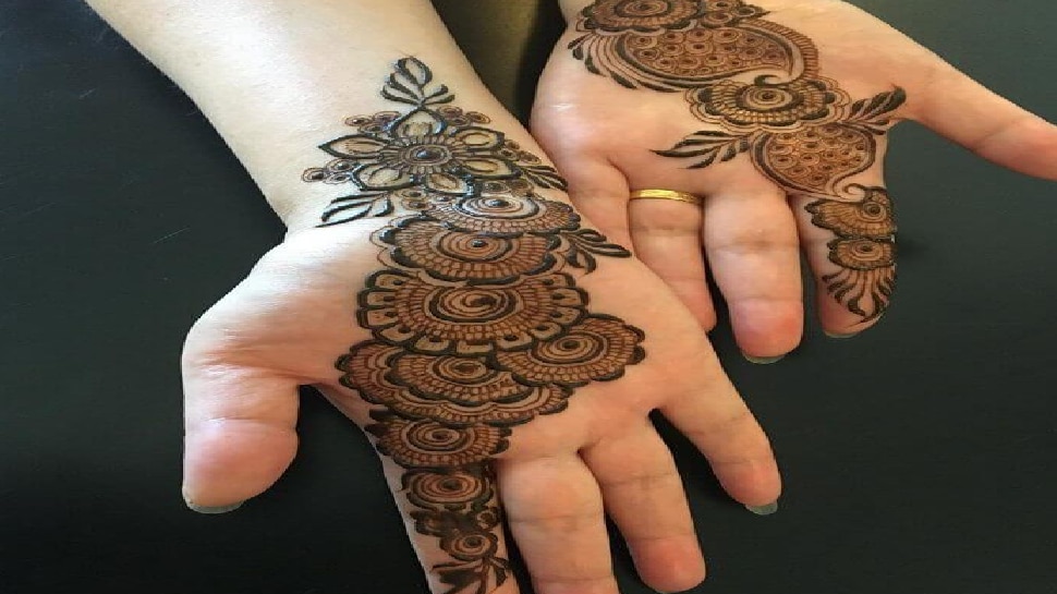 Easy mehndi design try this round circle mehndi on this wedding season |  Gol Tikki Mehndi Designs: बेहद प्यारी और बहुत खूबसूरत लगती हैं गोल टिक्की  मेहंदी, देखें इसके ट्रेंडी और स्टाइलिश